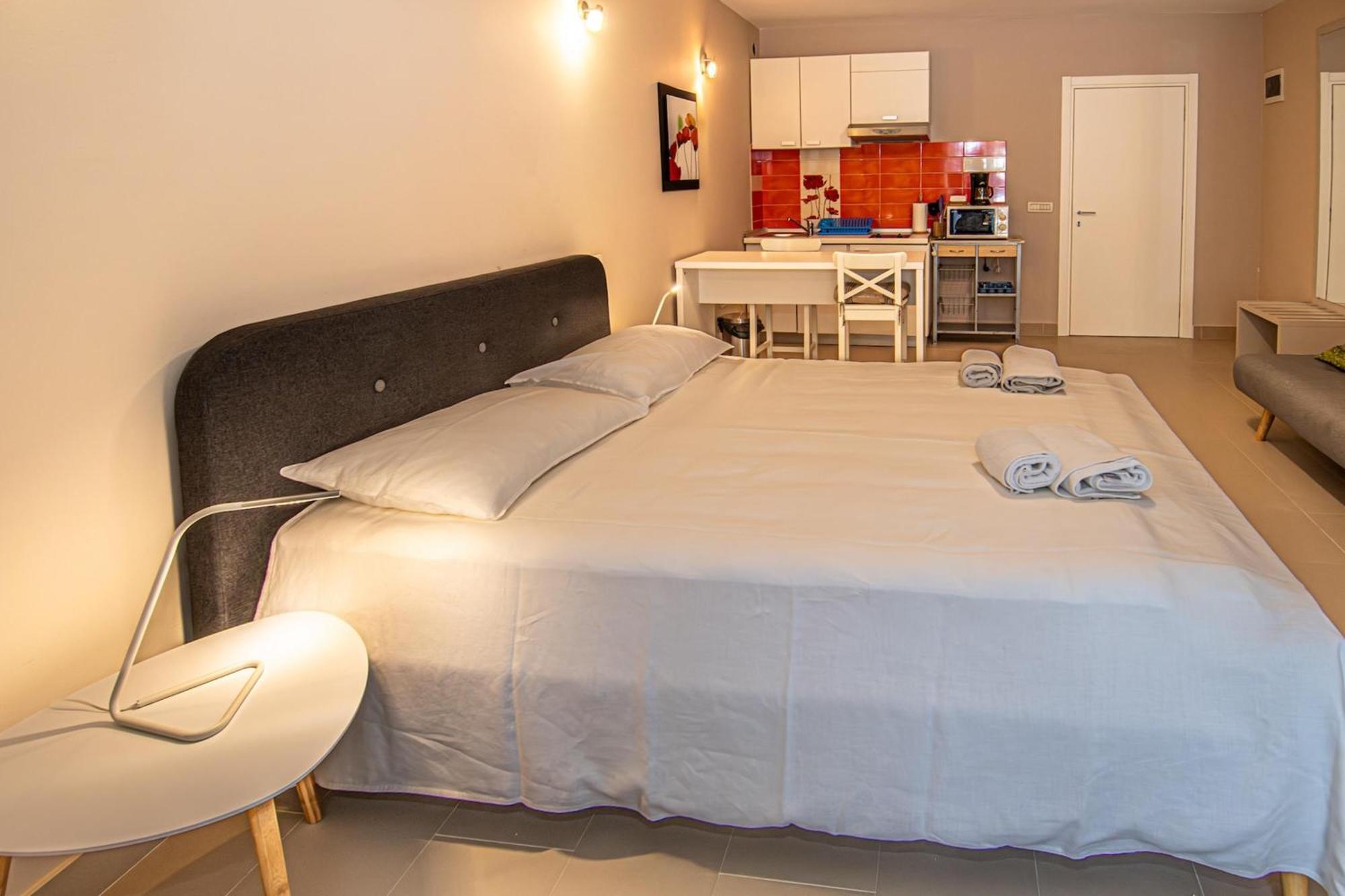 Bed & Breakfast Blu Locanda ロヴィニ エクステリア 写真